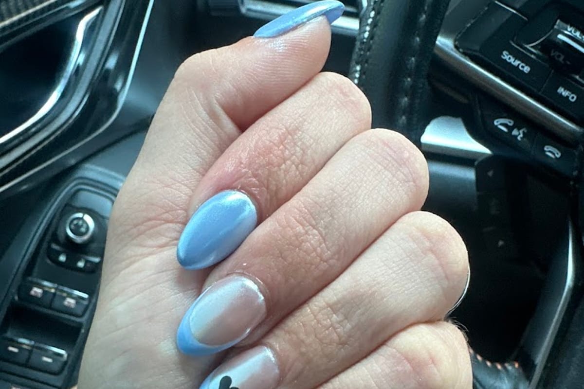 Magic Nails Highlands Ranch atmosphere and seating