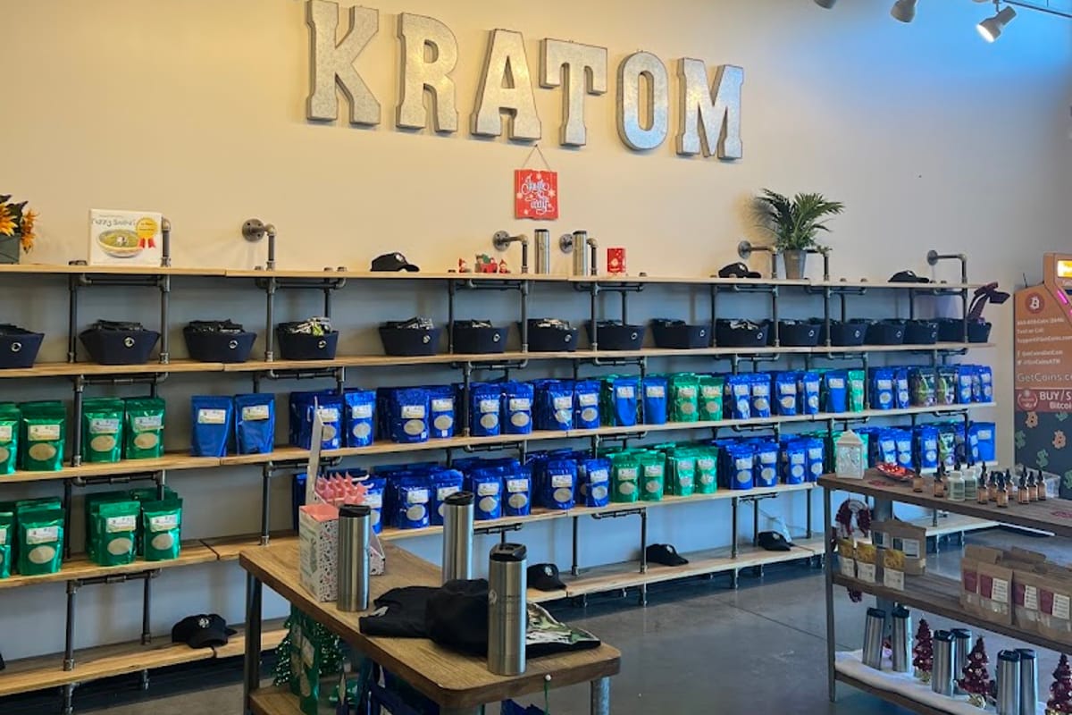 Laughing Lion Kratom & CBD & Kava - Castle Rock atmosphere and seating