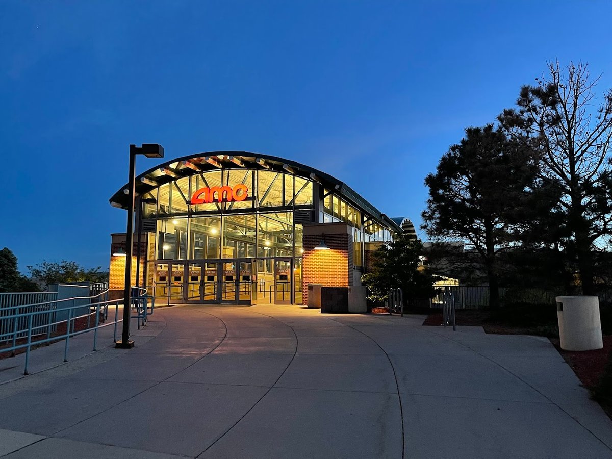 AMC Highlands Ranch 24 atmosphere and seating