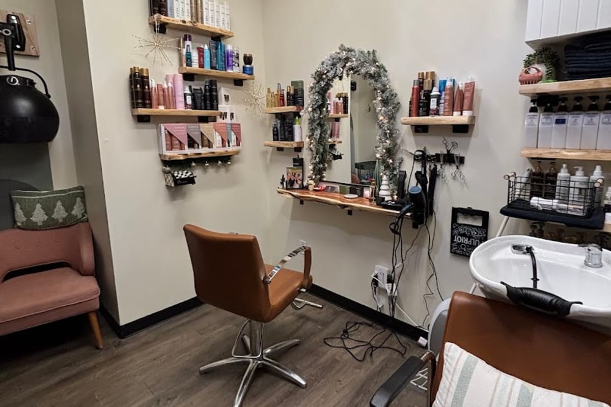 Salon Bloom Hair by Alex dining area