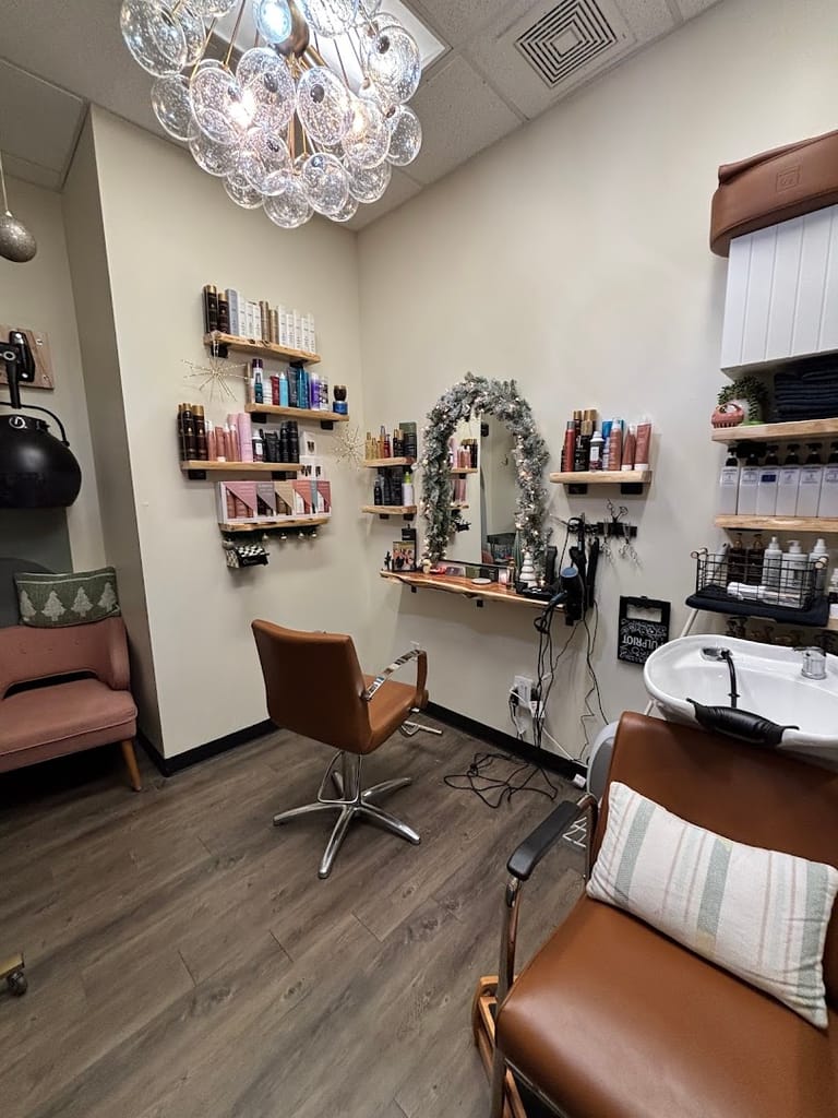 Salon Bloom Hair by Alex dining area