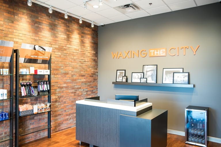 Waxing The City atmosphere and seating
