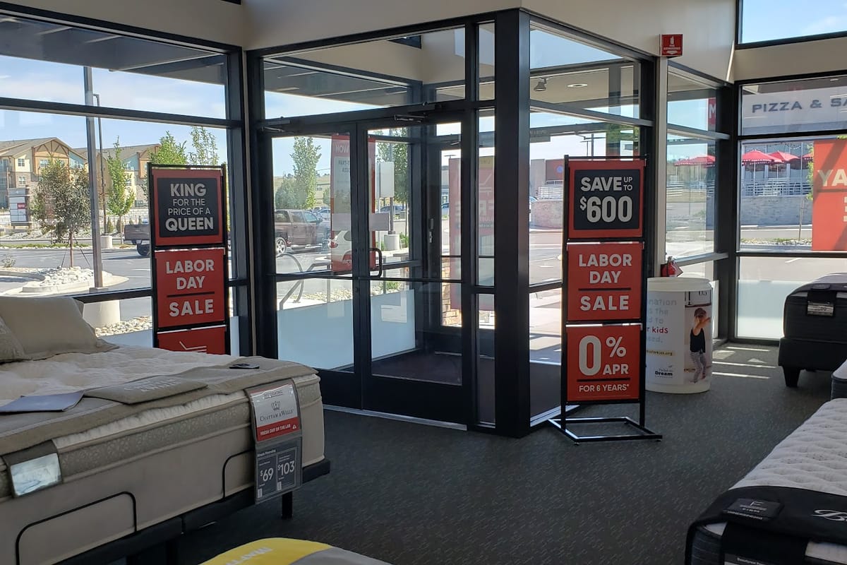Mattress Firm Outlet - Parker dining area