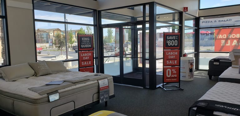 Mattress Firm Outlet - Parker dining area
