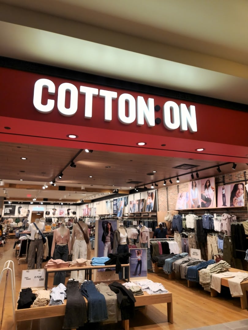 Cotton On Park Meadows atmosphere and seating