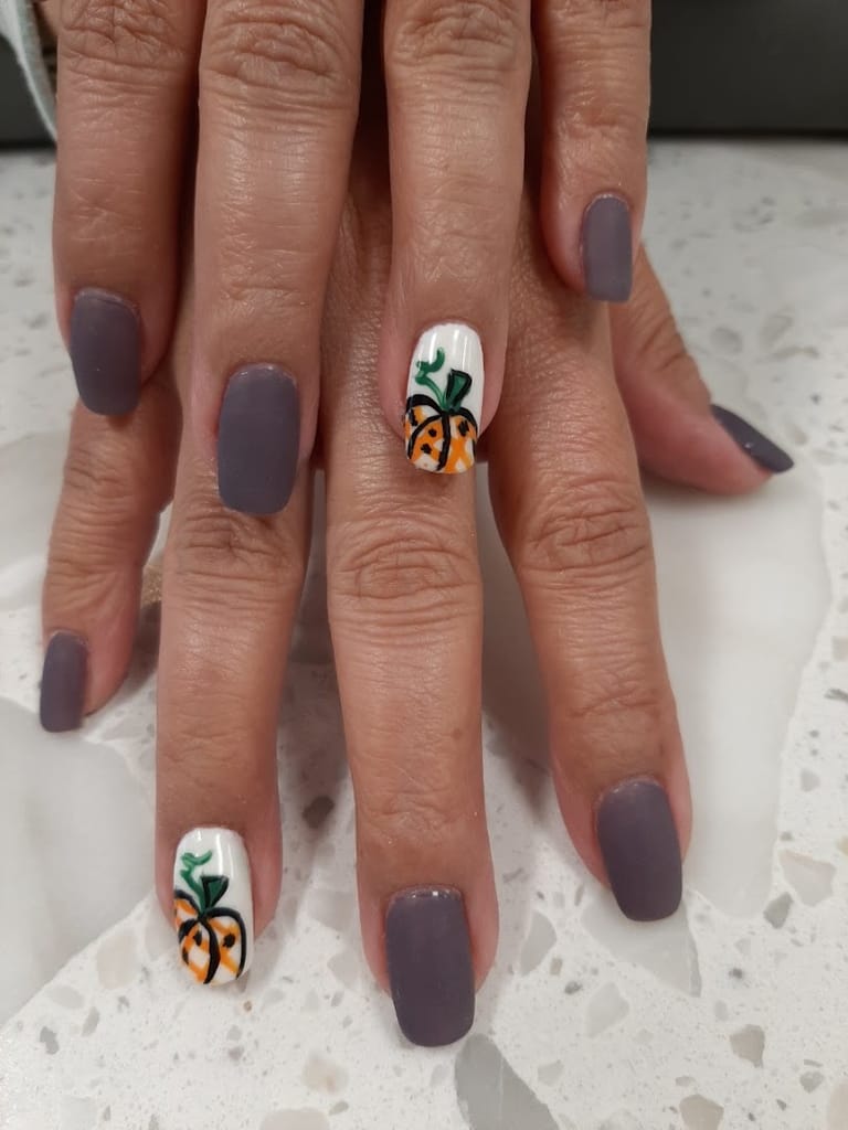 La Belle Nails dining area