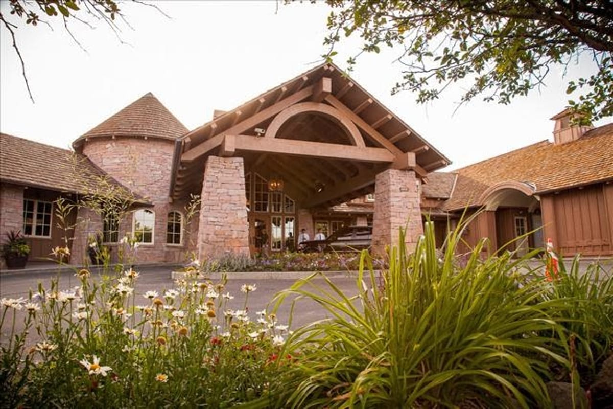 Country Club At Castle Pines atmosphere and seating