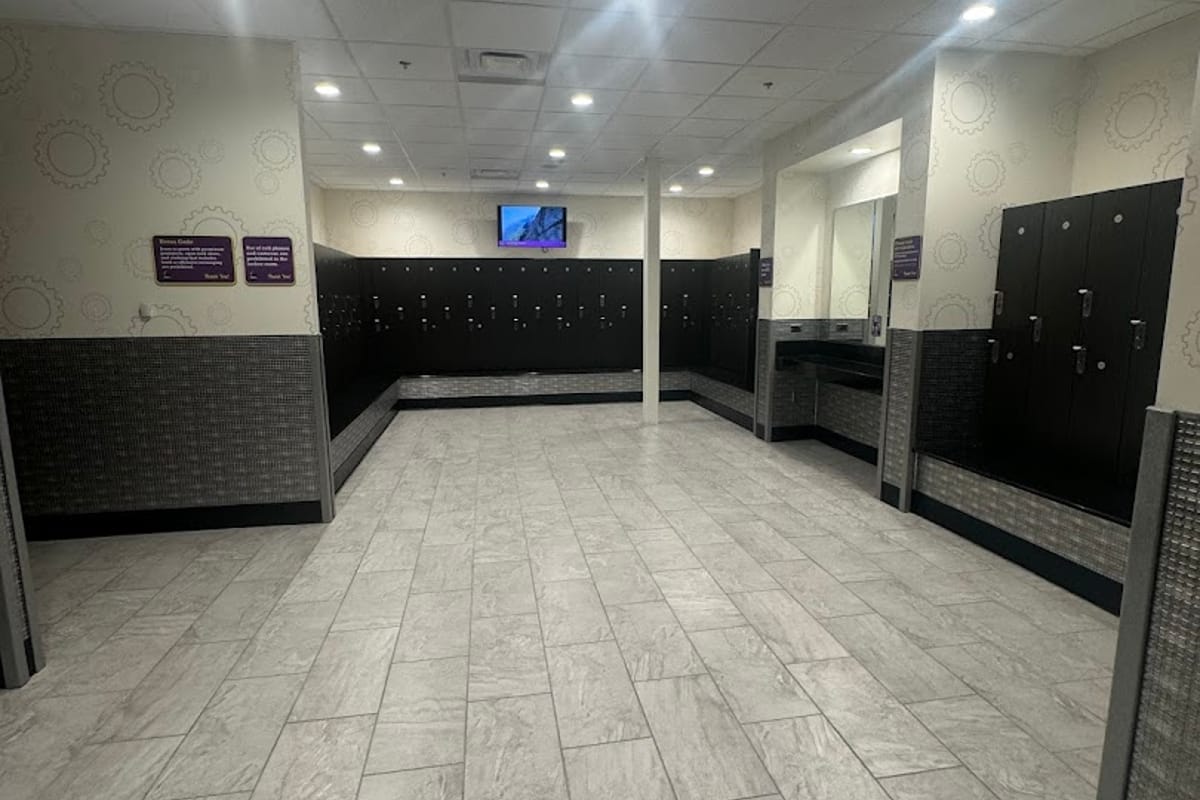 Planet Fitness atmosphere and seating