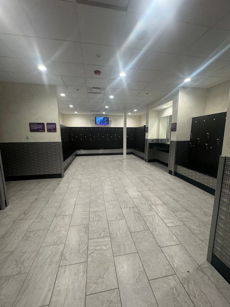 Planet Fitness atmosphere and seating