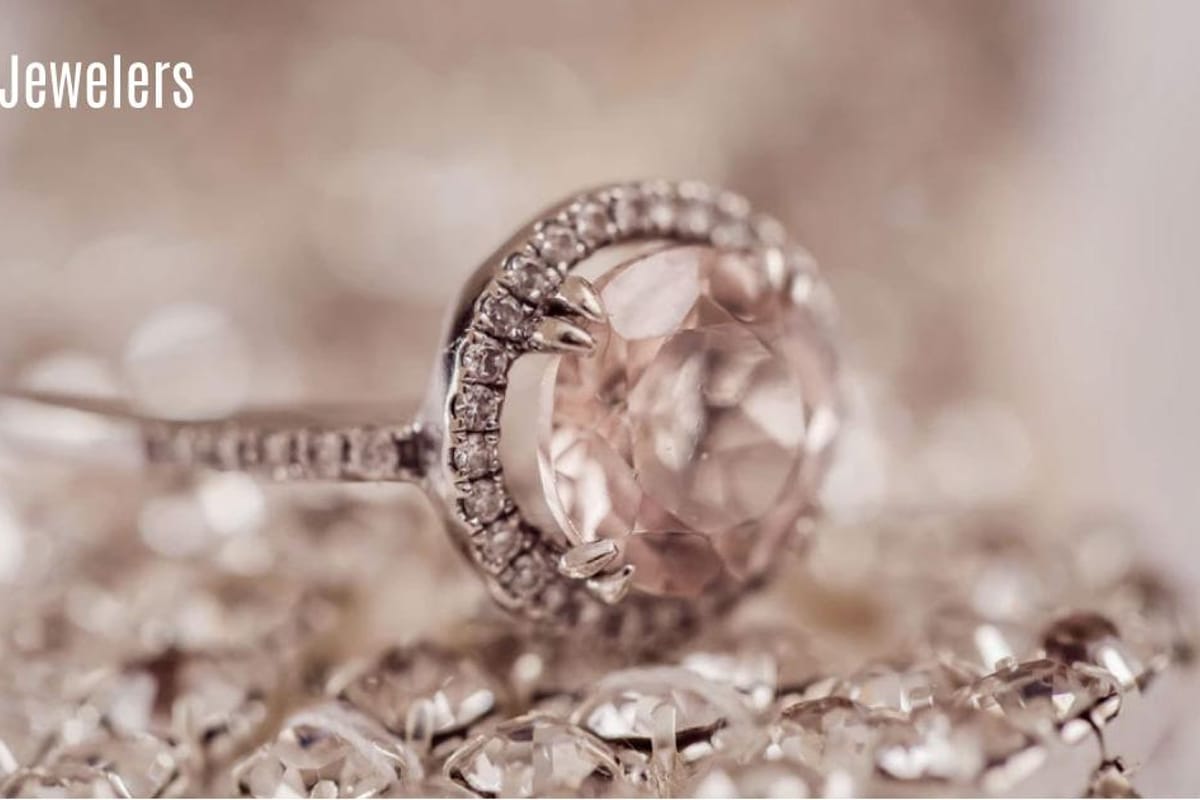 Pinetree Jewelers atmosphere and seating