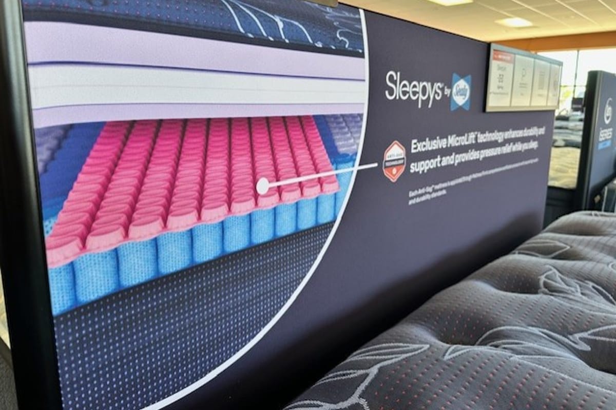 Mattress Firm - Highlands Ranch dining area