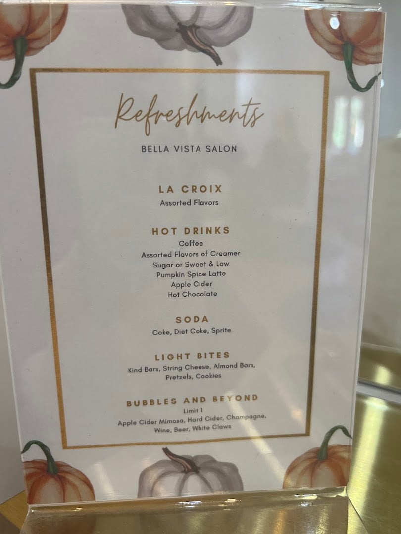 Bella Vista Salon dining area