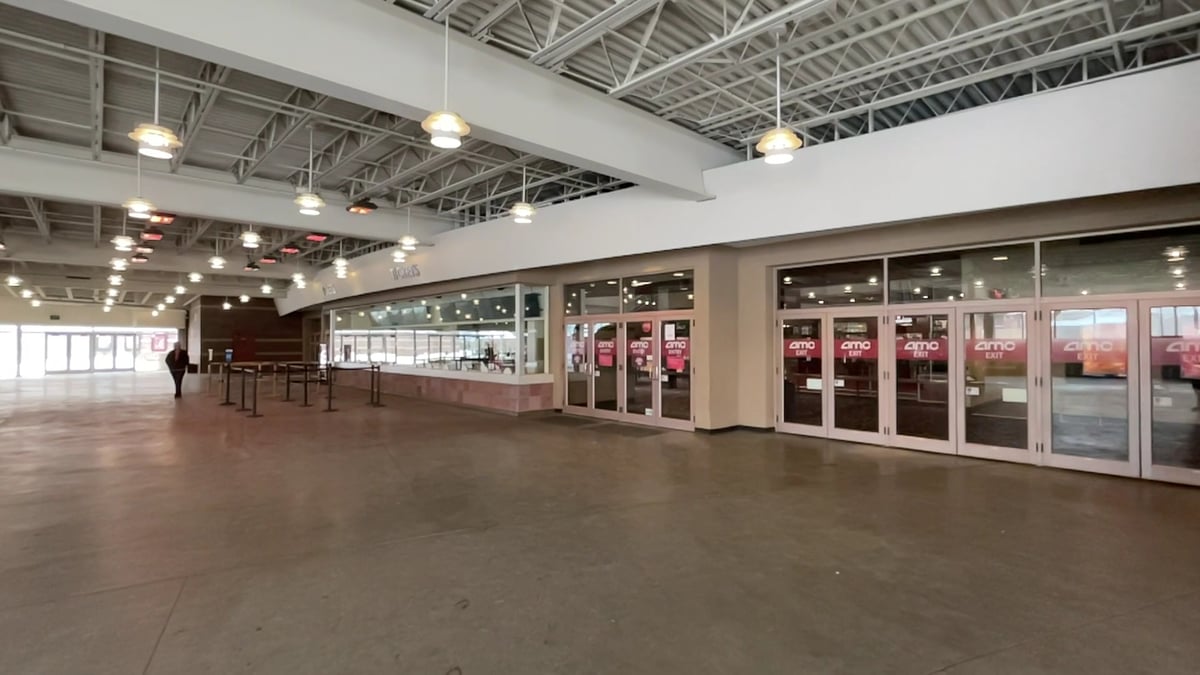 Interior view of AMC Highlands Ranch 24