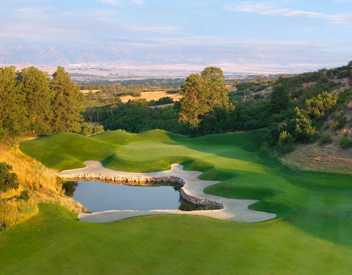 Sanctuary Golf Course atmosphere and seating