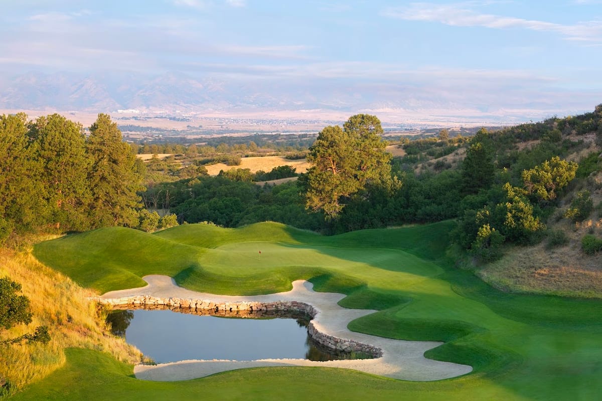 Sanctuary Golf Course atmosphere and seating