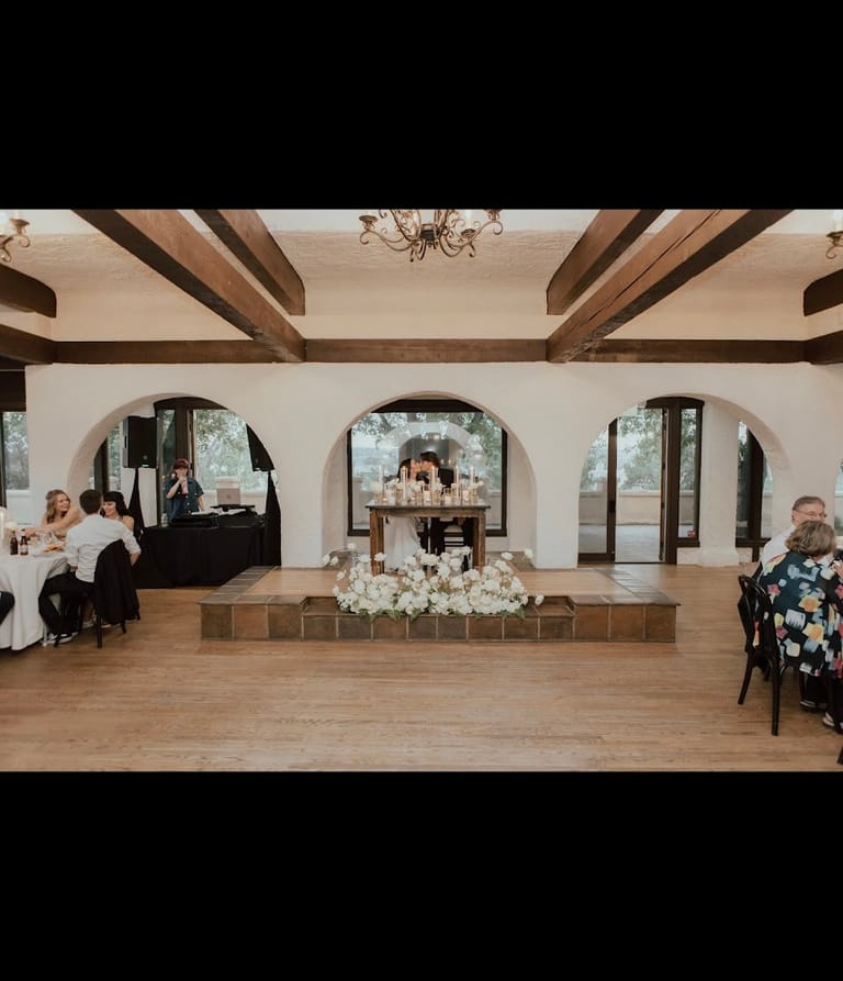 Villa Parker dining area