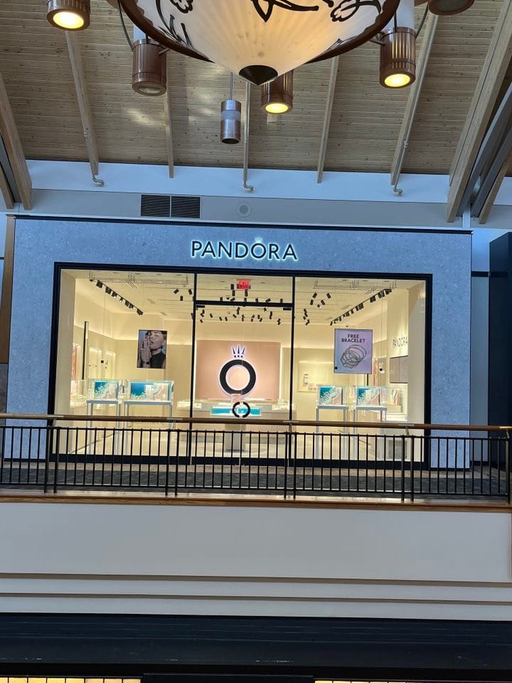 Pandora dining area