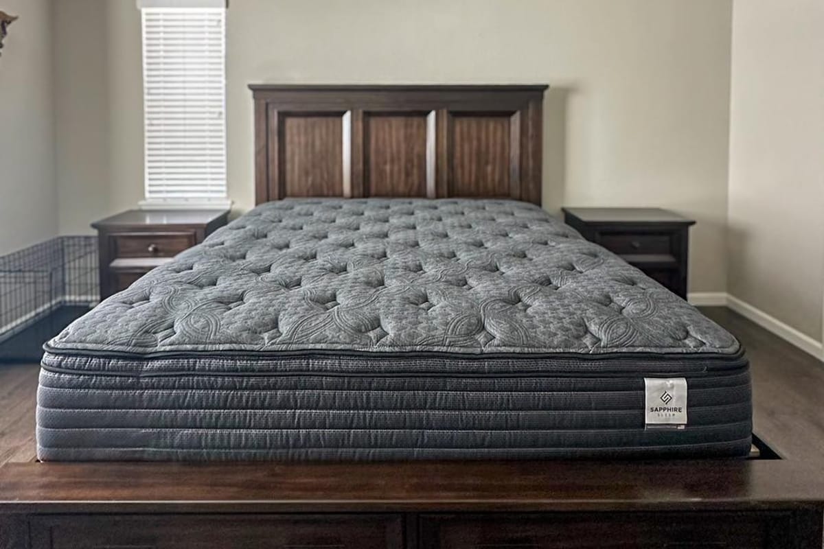 BoxDrop Mattress & Furniture Castle Rock, CO atmosphere and seating
