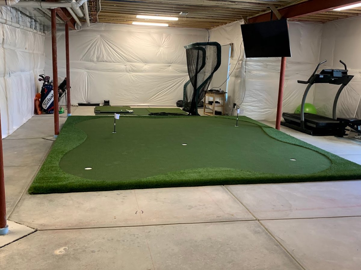 Tour Greens Denver atmosphere and seating