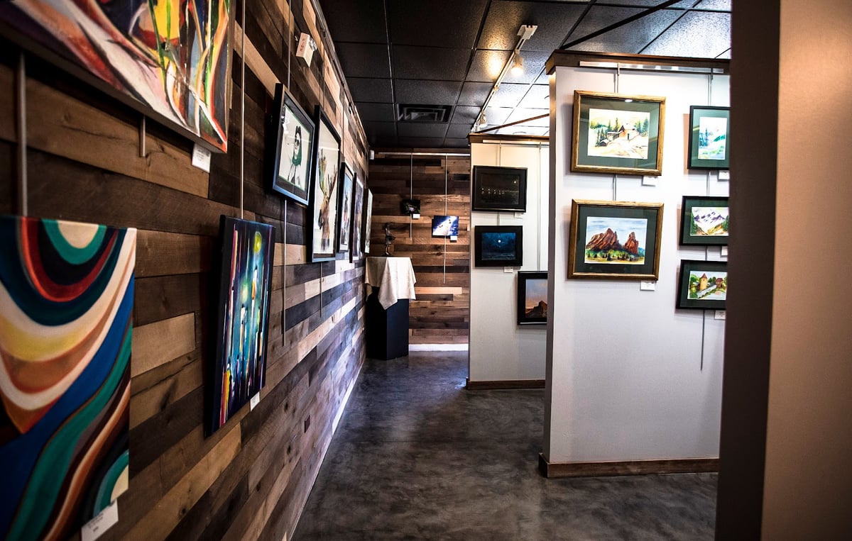 Beautiful Art Picture Framing, Inc. atmosphere and seating