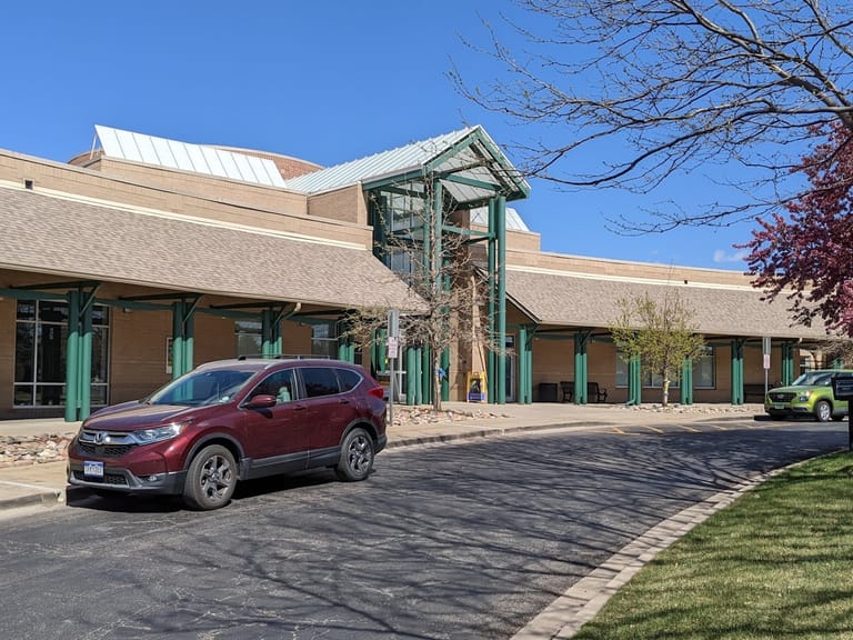Eastridge Rec Center - Highlands Ranch Community Association dining area