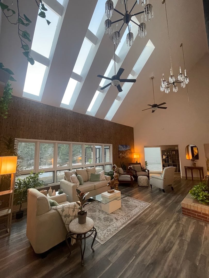 Sol Ridge dining area