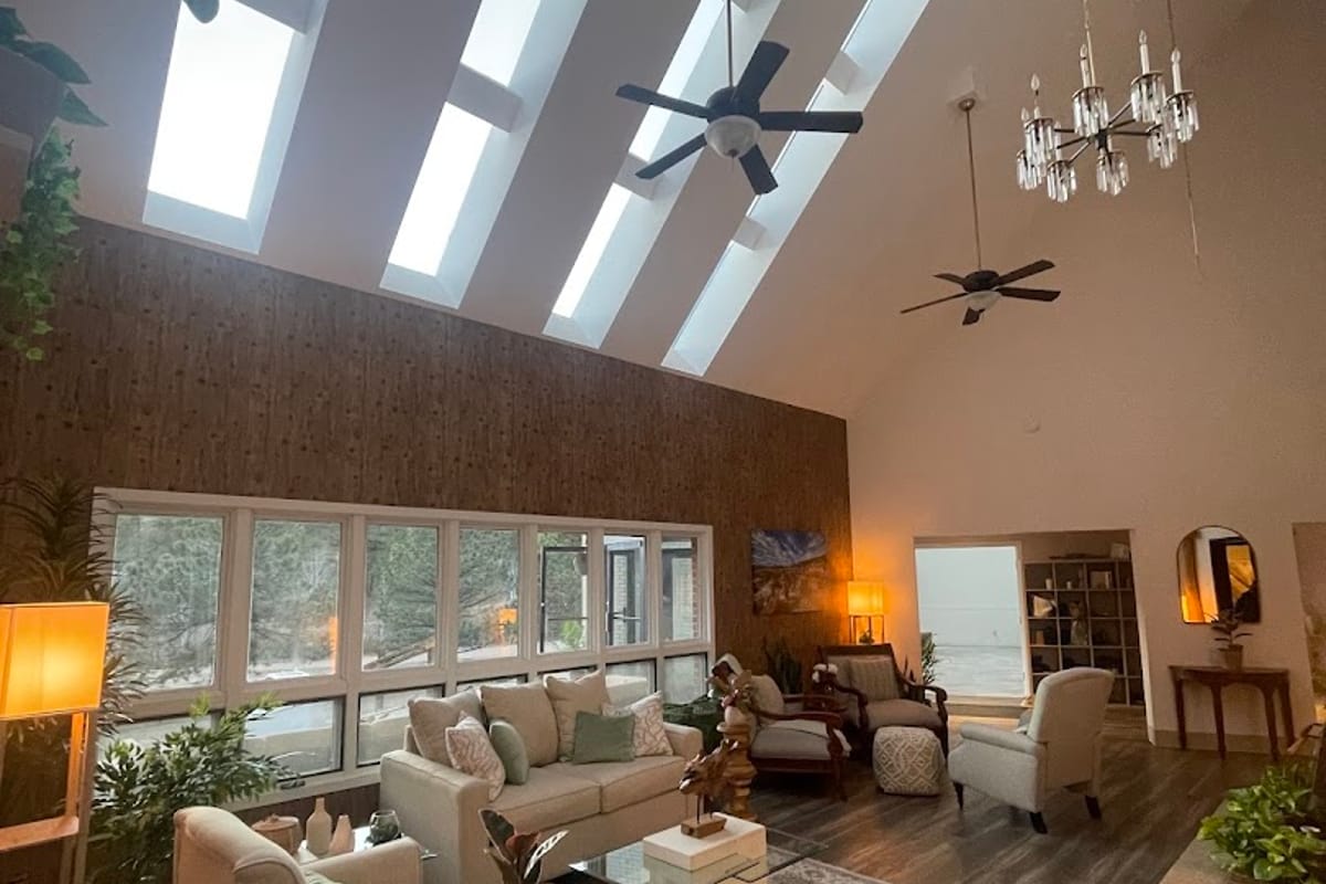 Sol Ridge dining area