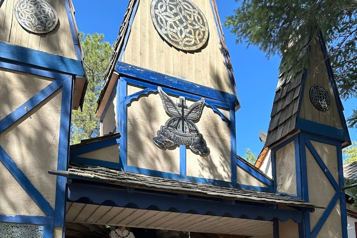 The Armoured Faerie atmosphere and seating