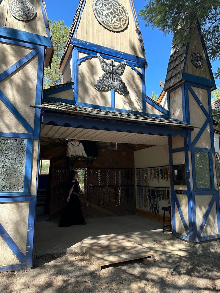 The Armoured Faerie atmosphere and seating