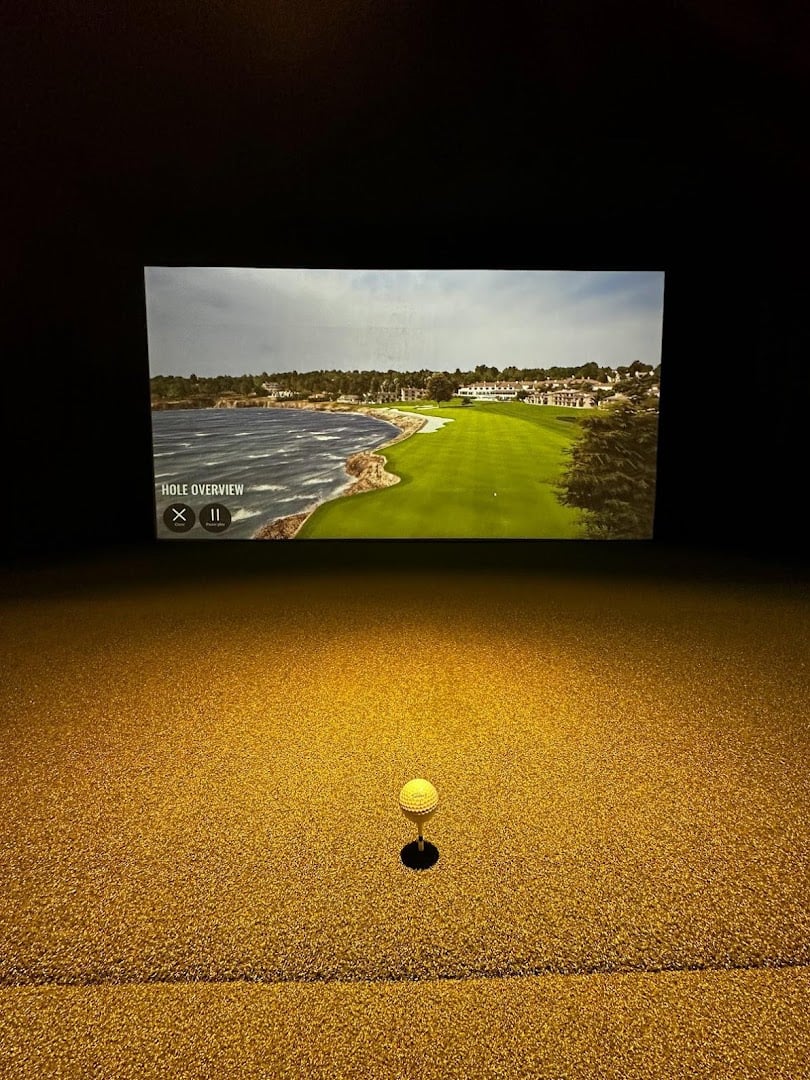 Tee Time Suites atmosphere and seating