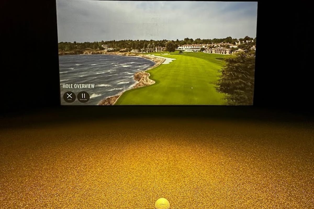 Tee Time Suites atmosphere and seating