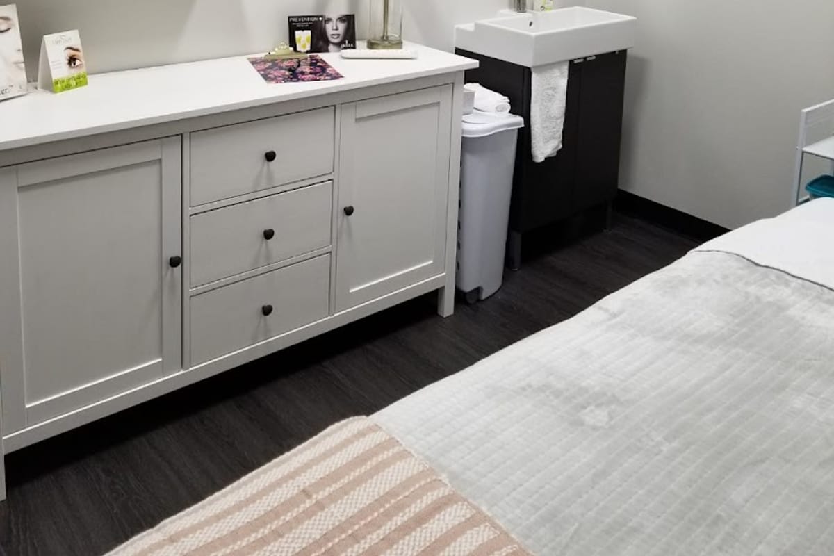 Aura Acne Clinic featured offerings