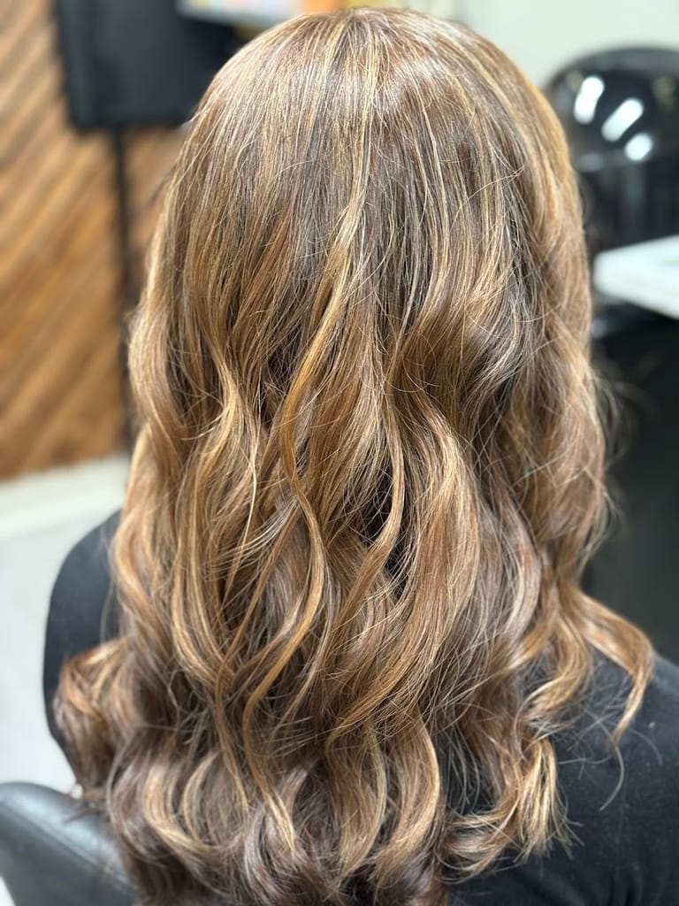 Glow and Grow Salon atmosphere and seating