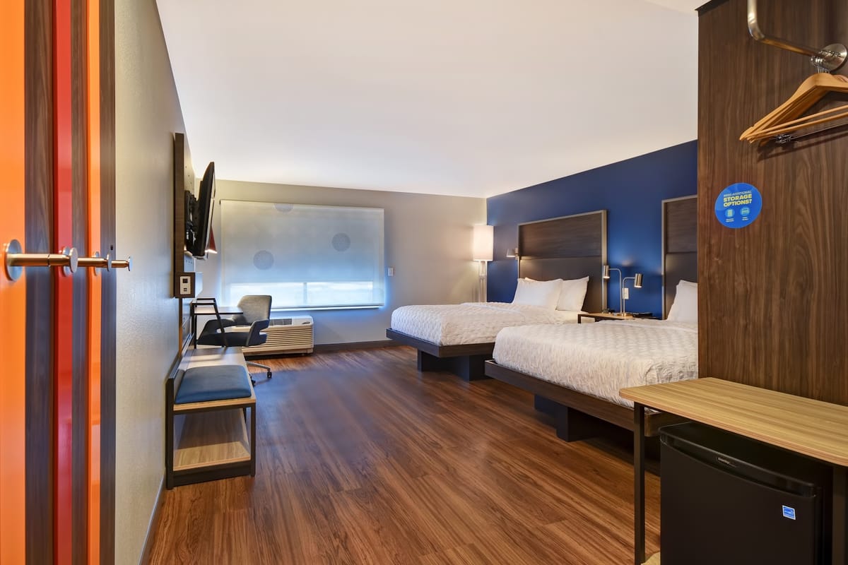 Tru by Hilton Denver South Park Meadows atmosphere and seating