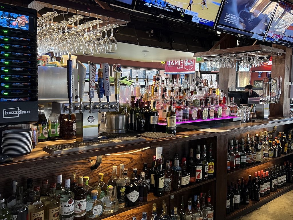 On the Rox Sports Bar & Grill