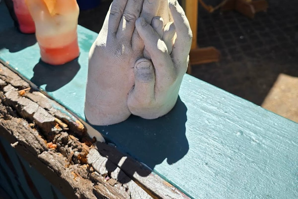 Designs In Wax (Wax Hands) atmosphere and seating