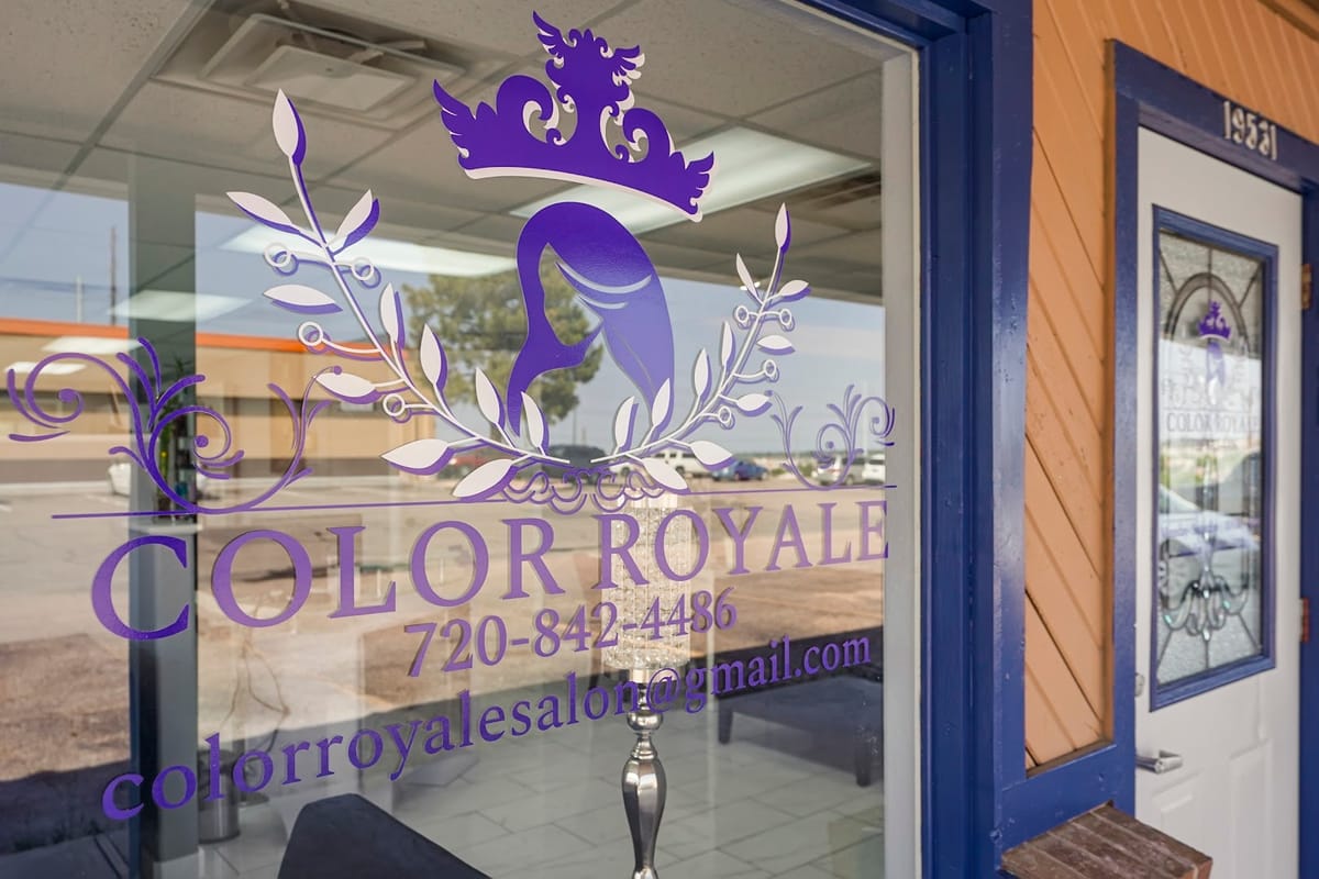 Color Royale atmosphere and seating