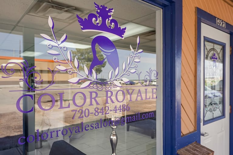 Color Royale atmosphere and seating