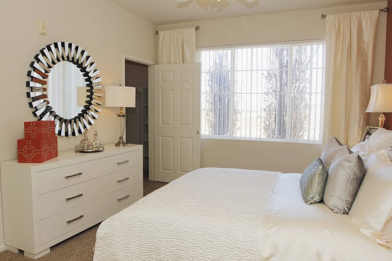 Stone Canyon Apartment Homes atmosphere and seating