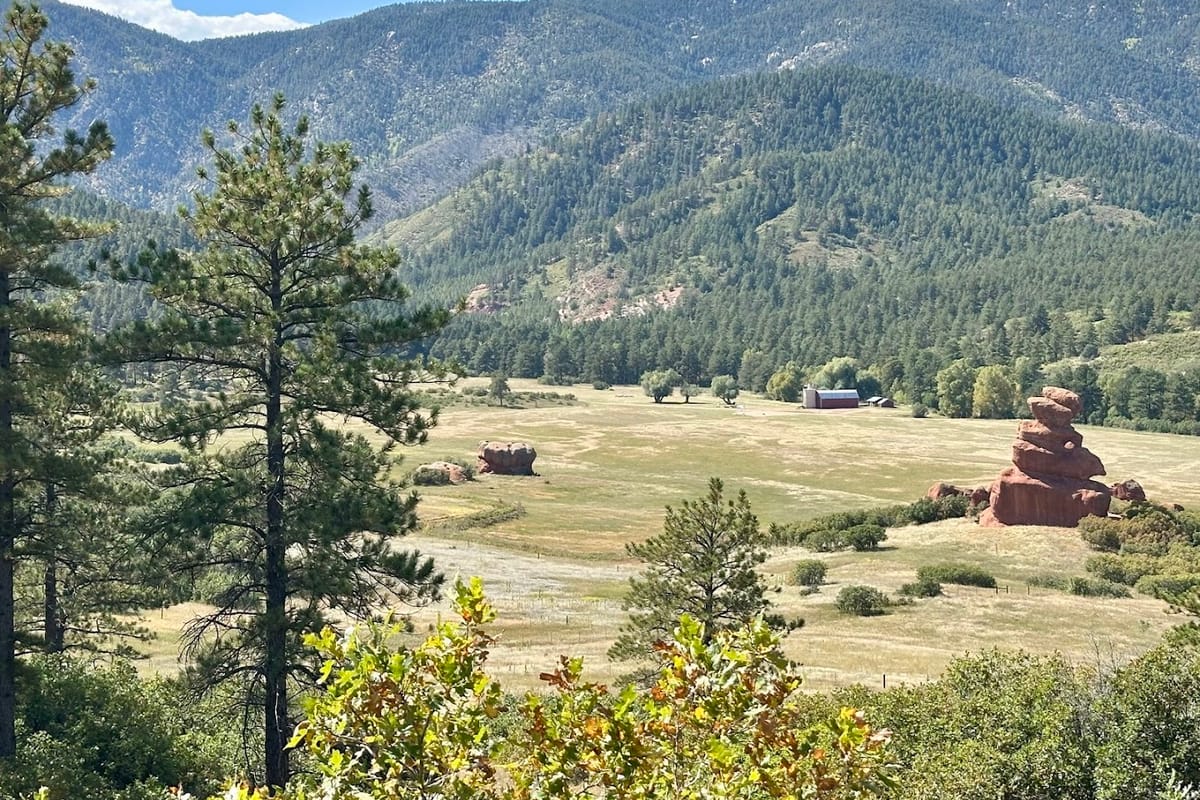 Sandstone Ranch Open Space atmosphere and seating