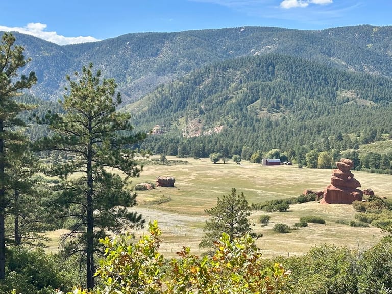 Sandstone Ranch Open Space atmosphere and seating