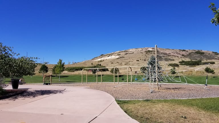 Rhyolite Regional Park atmosphere and seating
