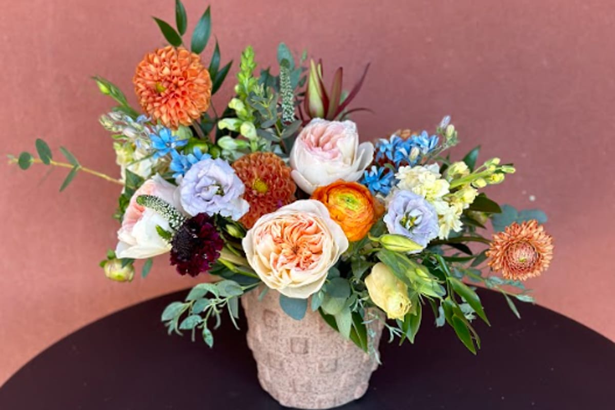 Studio Privé Flower Shop atmosphere and seating