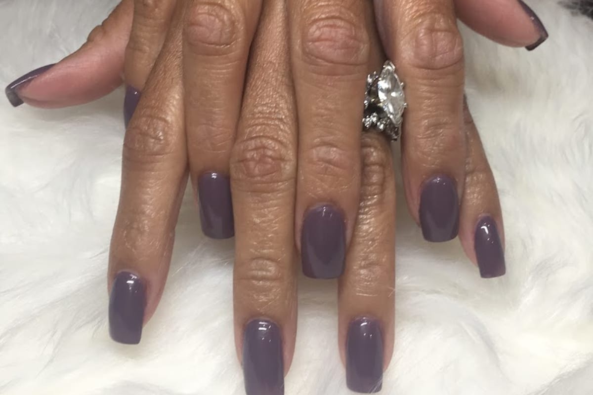 BB Nails dining area