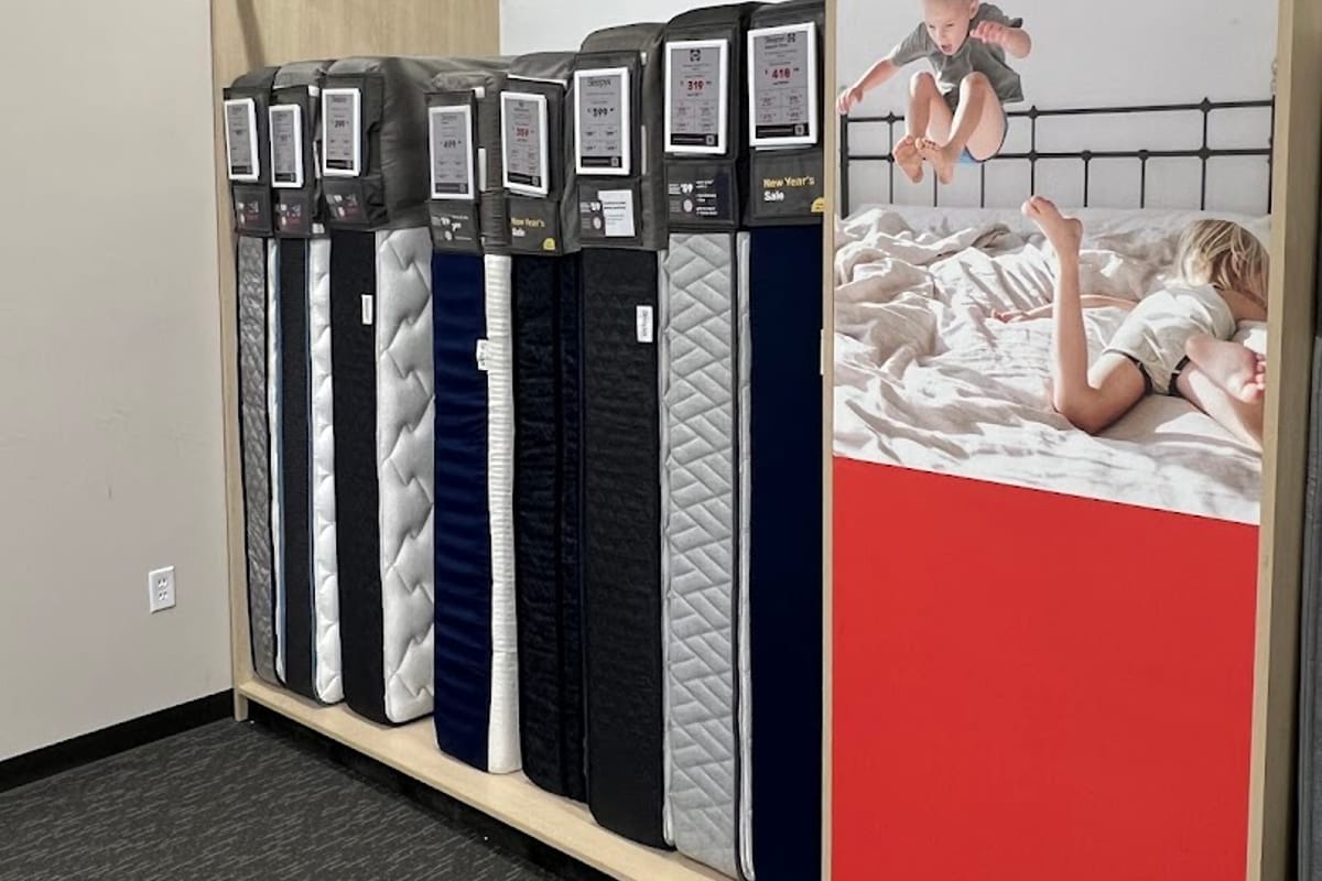Mattress Firm Outlet - Parker atmosphere and seating