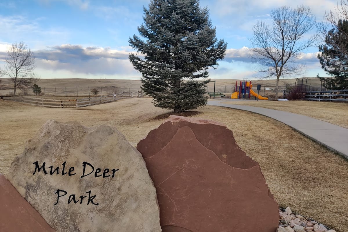Mule Deer Park dining area