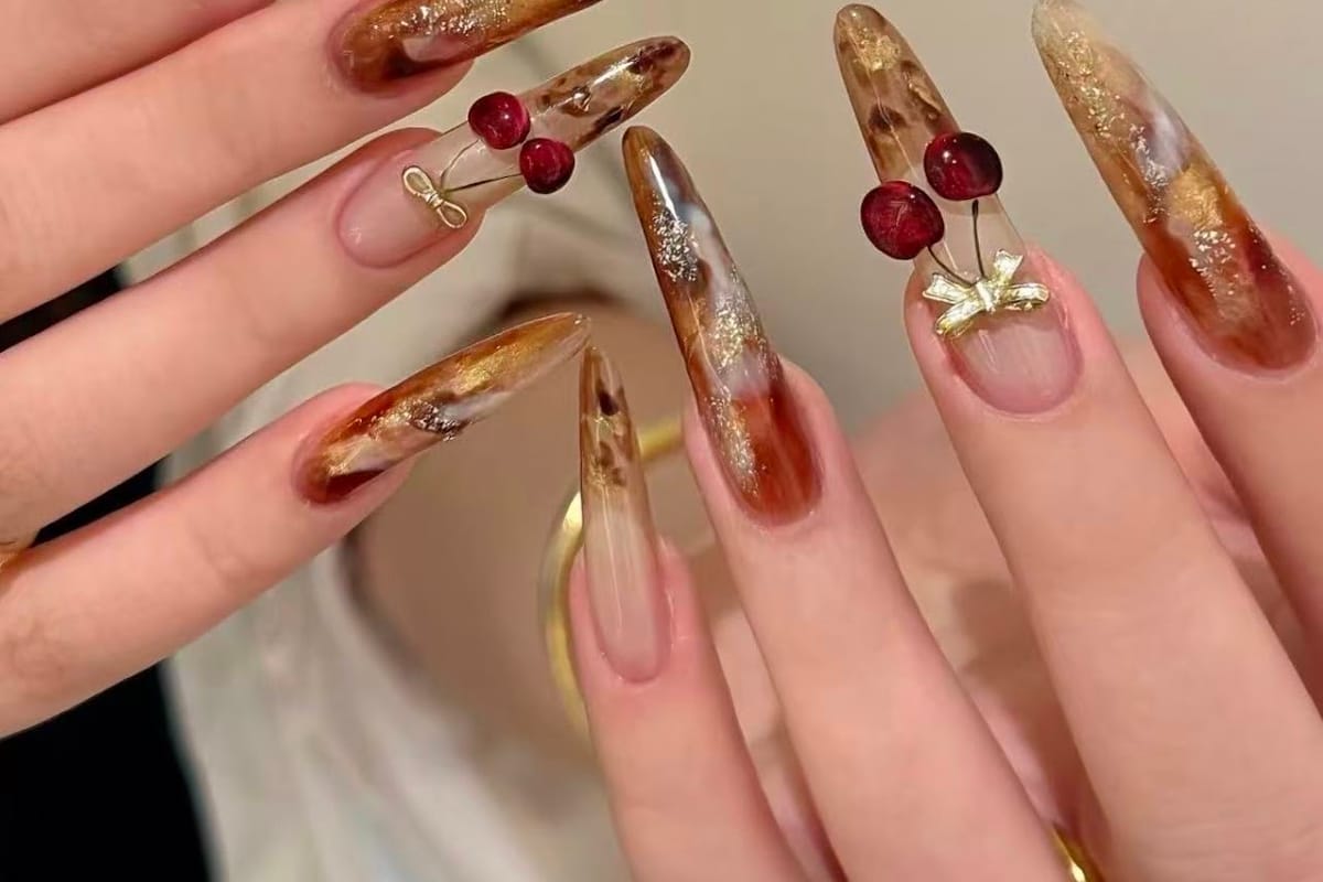 Kirakira Nails dining area