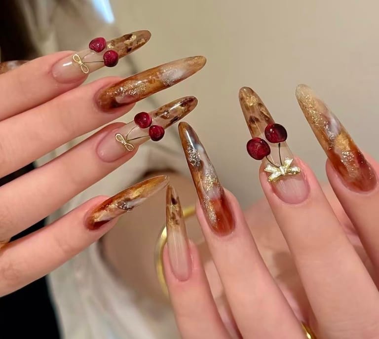 Kirakira Nails dining area