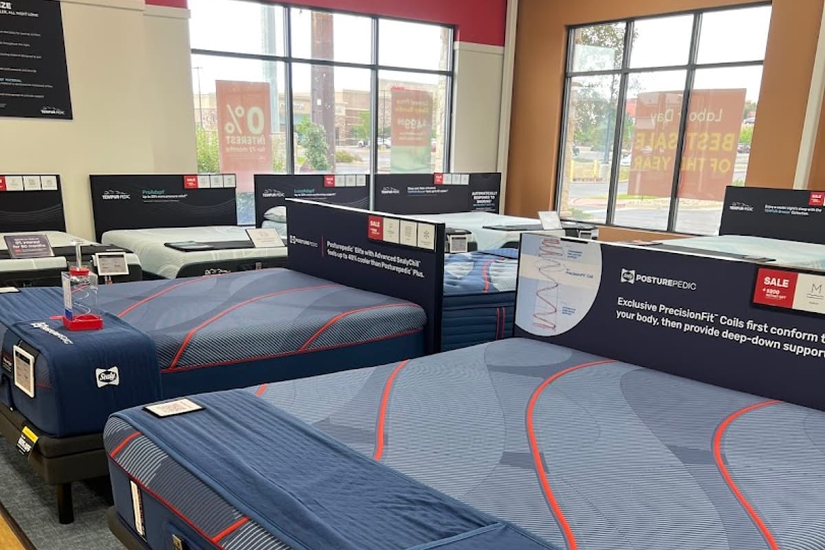 Mattress Firm - Parker atmosphere and seating