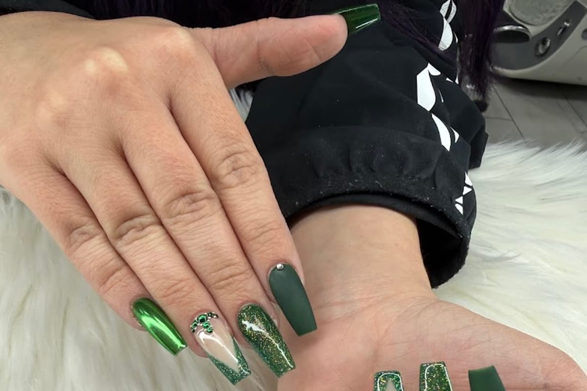 Paradise Nails And Lashes dining area